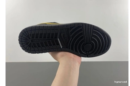 Hyperoad Jordan University 'Black Low Gold' Air 1 1029